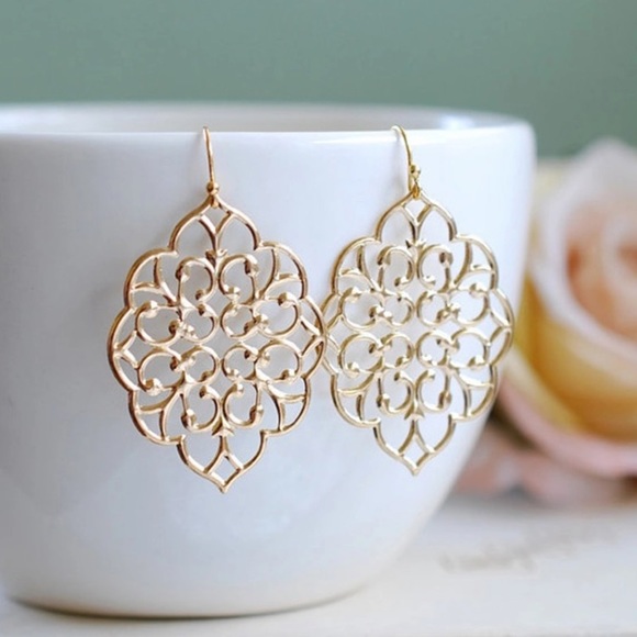 Jewelry - ✨ 1 left ✨ Gold filigree earrings